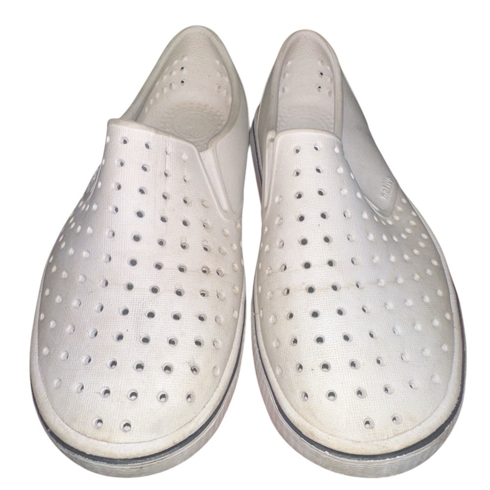 Native Jefferson Slip On Water Shoes. size 13. White